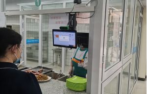 校园食堂刷脸取餐：惠州市第三中学食堂分体式团餐机项目